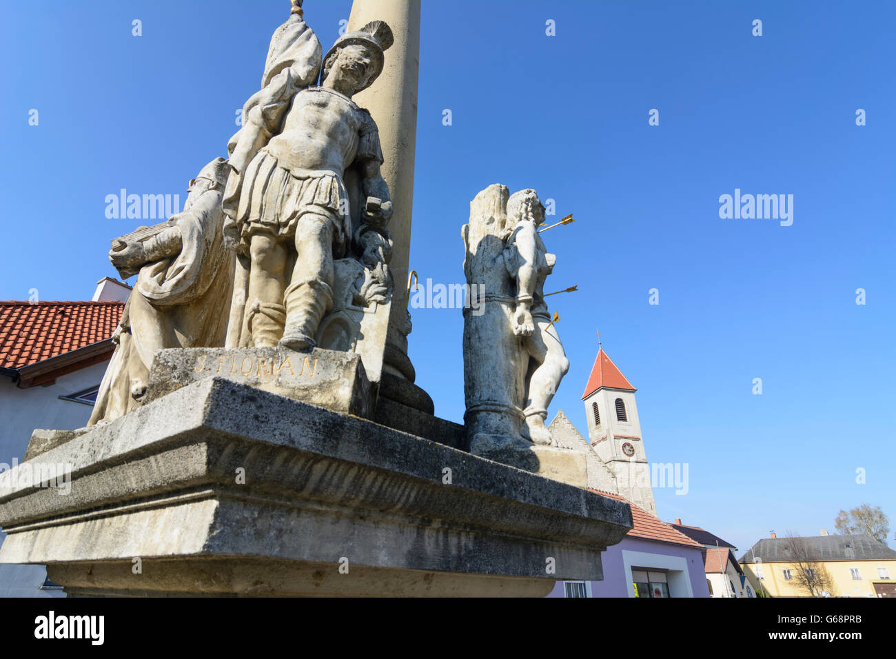 La peste / columna de la Santísima Trinidad, la iglesia hl . Nicholas, Au am Leithaberge, Austria, Niederösterreich, Baja Austria, Donau Foto de stock
