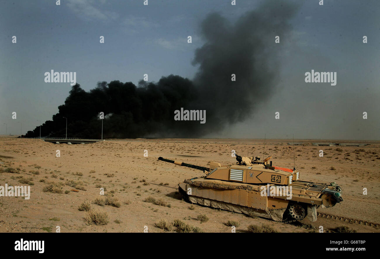 Un tanque británico Challanger en la línea delantera en Basra. Foto de Dan Chung, The Guardian, MOD Pool Foto de stock