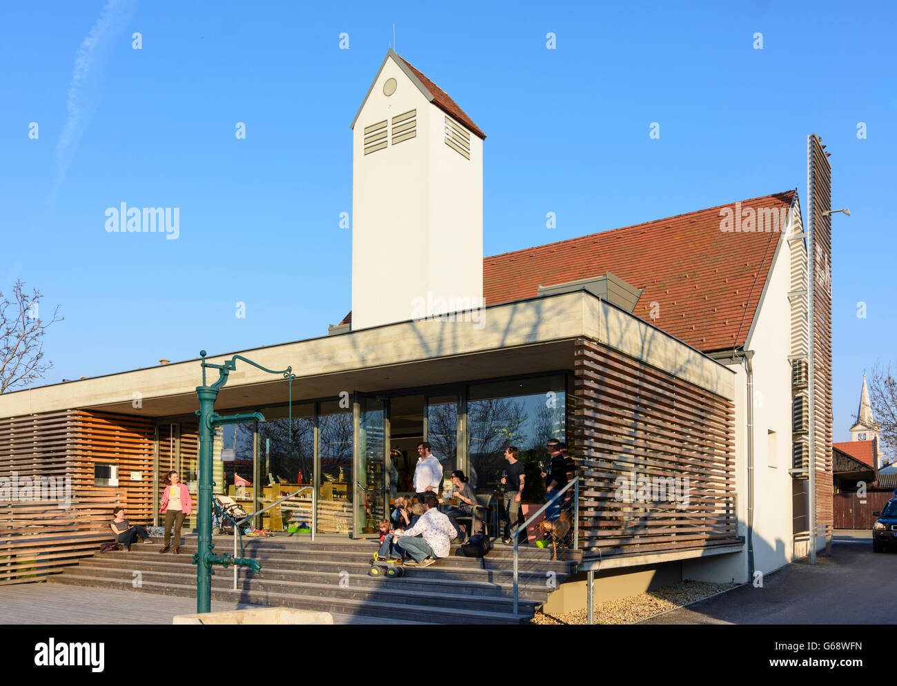 Casa en Kellerplatz: Información turística y venta de vinos, Purbach am Neusiedler See, Austria, Burgenland, Neusiedler See Foto de stock