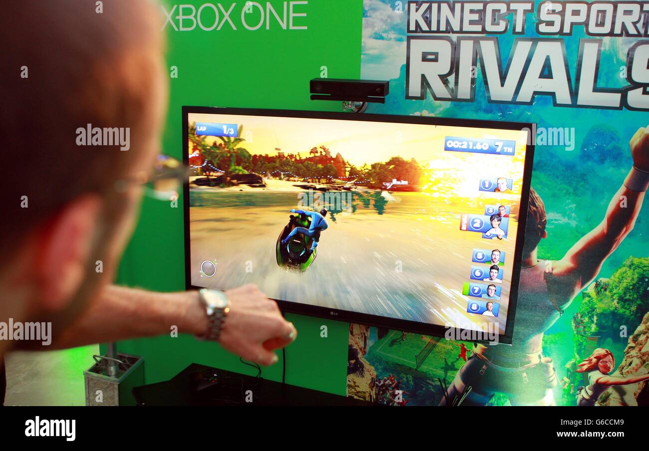 Microsoft Xbox 360 Consola De Jogos Com O Kinect - Fotografias de stock e  mais imagens de XBox 360 - XBox 360, Jogo de Vídeo, Playstation - iStock