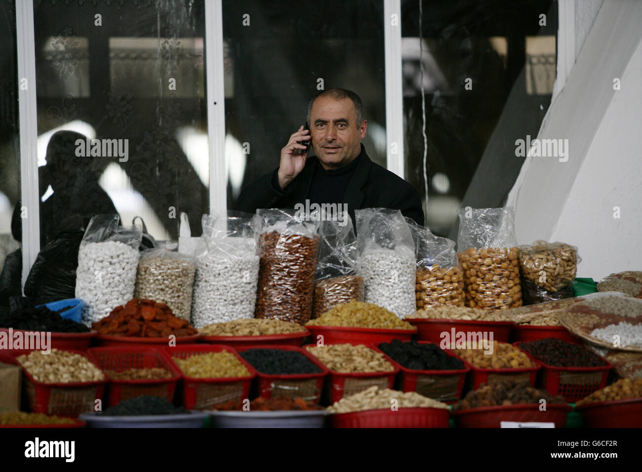 Tashkent, frutos secos en el Bazar Cubierto Foto de stock