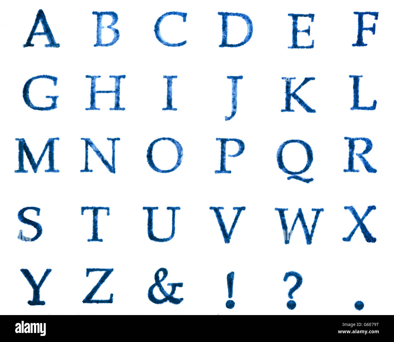 Las reimpresiones de sellos el orden alfabético inglés de mayúsculas, aislado sobre fondo blanco