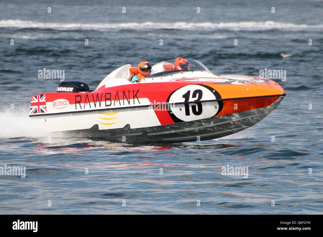La Rawbank Racing Team durante la sesión inaugural de la Scottish Grand Prix del Mar, celebrada en Greenock en el Firth of Clyde. Foto de stock