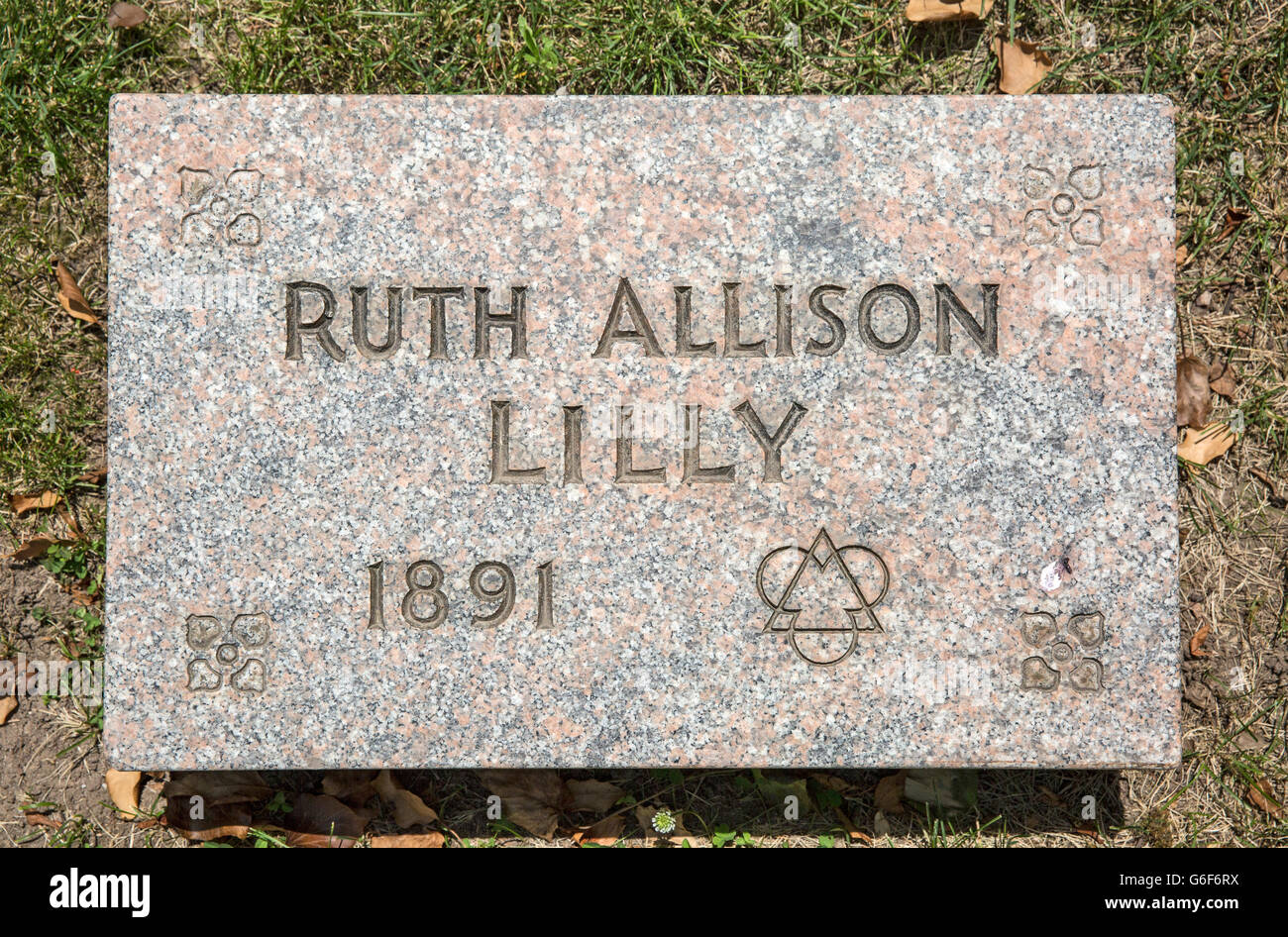 Lápida de Ruth Allison Lilly, esposa del nieto de Eli Lilly (quien también fue nombrada Eli Lilly). Cerro Corona cementerio. Foto de stock