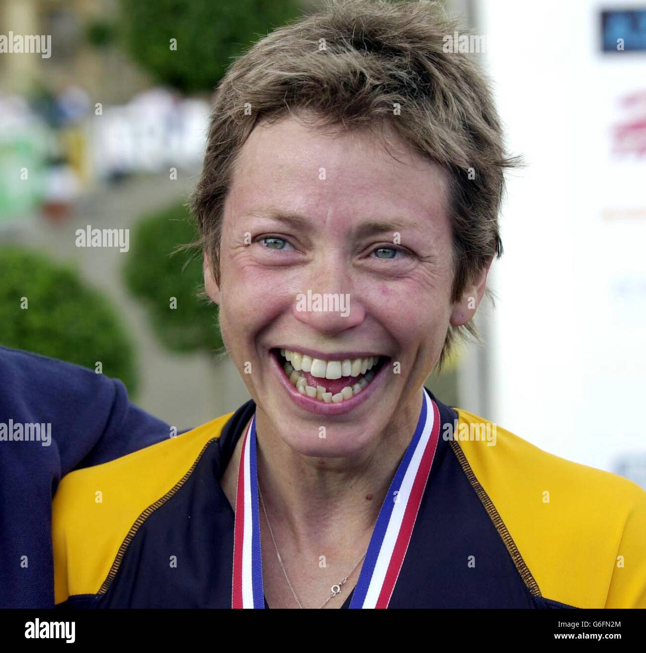 Jane Tomlinson, 39 años, de Rothwell, Leeds, al final del Gatorade Half Ironman UK Triathlon en Sherbourne Castle Dorset. Foto de stock