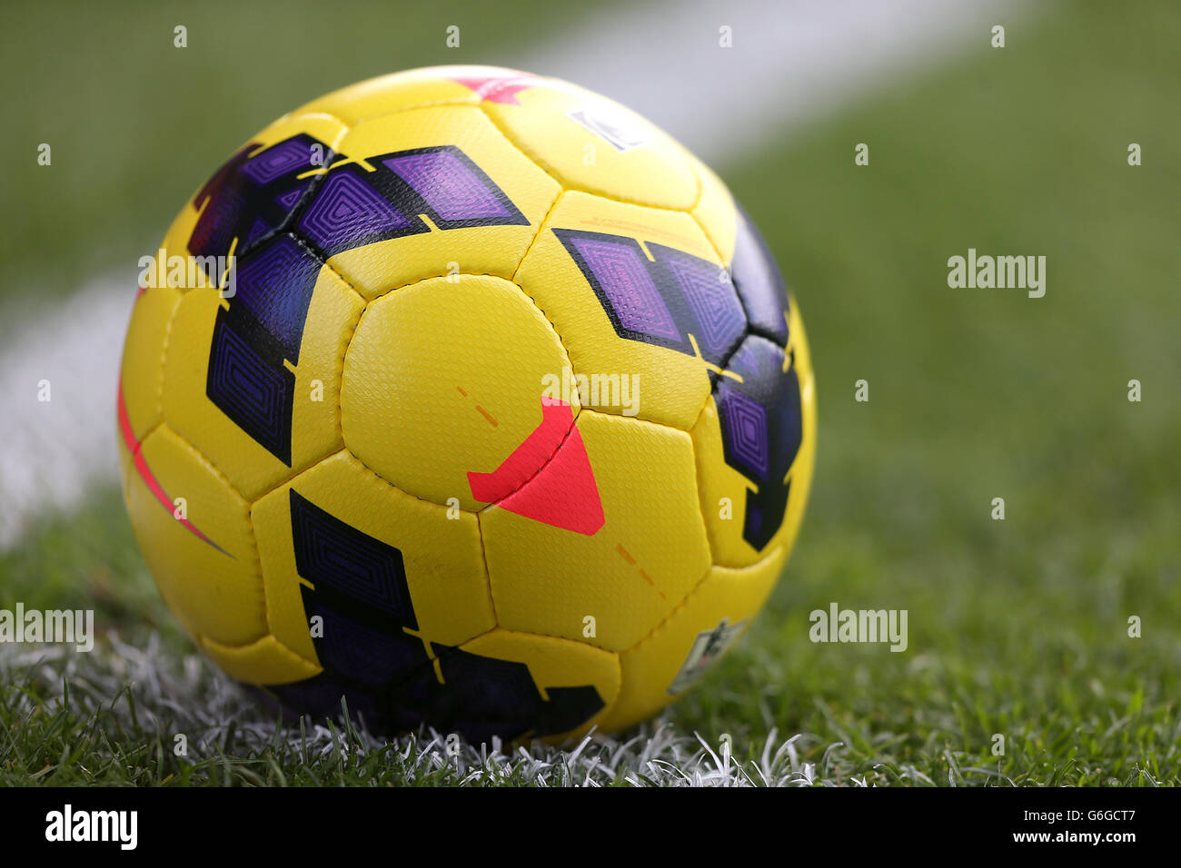 La pelota amarilla de invierno de la liga premier fotograf as e
