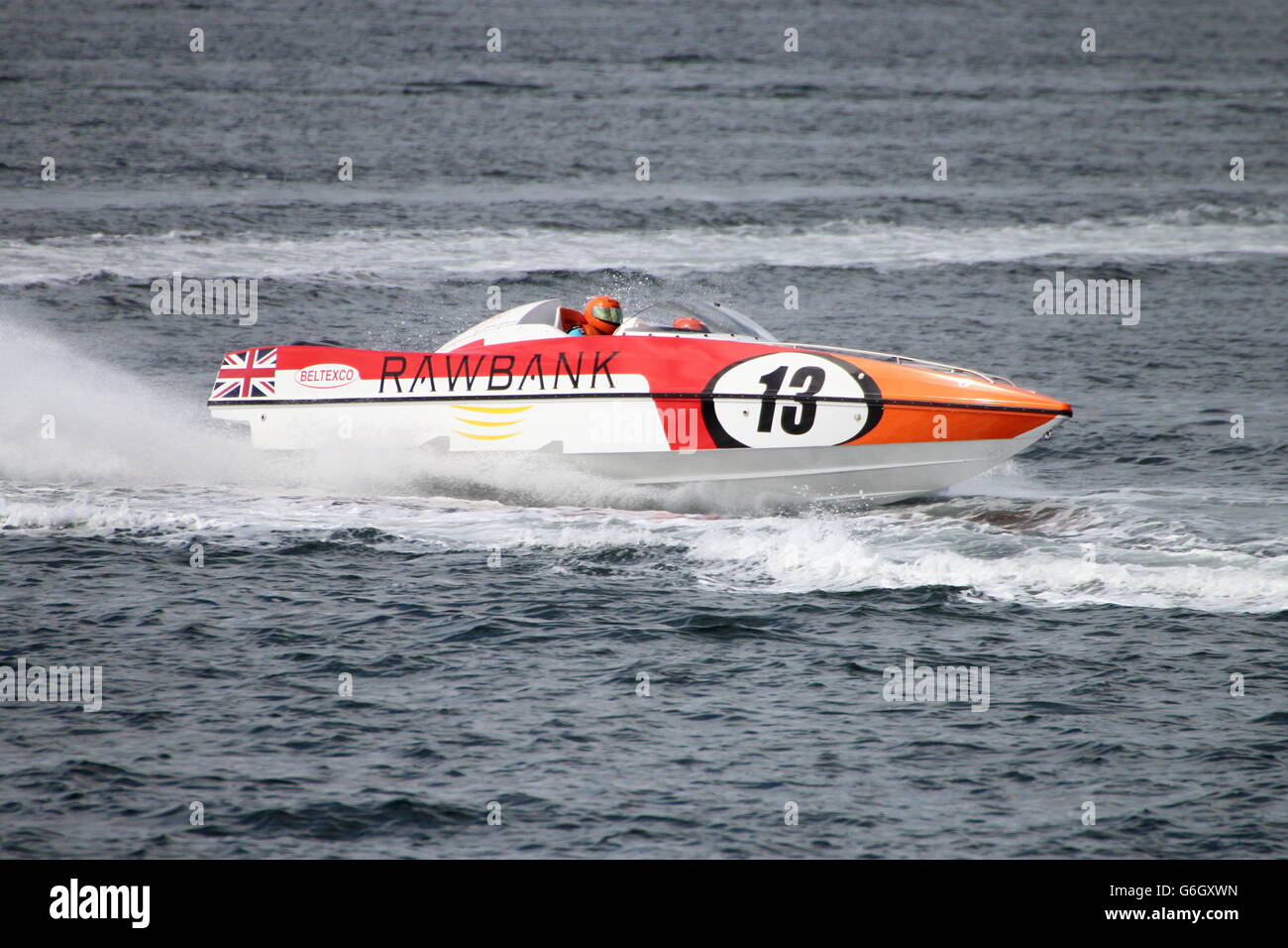 La Rawbank Racing Team durante la sesión inaugural de la Scottish Grand Prix del Mar, celebrada en Greenock en el Firth of Clyde. Foto de stock