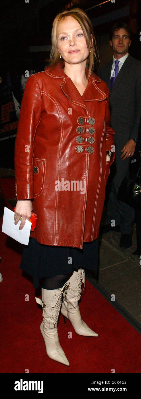 Celebridad Música Largo Abrigo De Cuero Rojo Miranda Richardson Fotos e  Imágenes de stock - Alamy