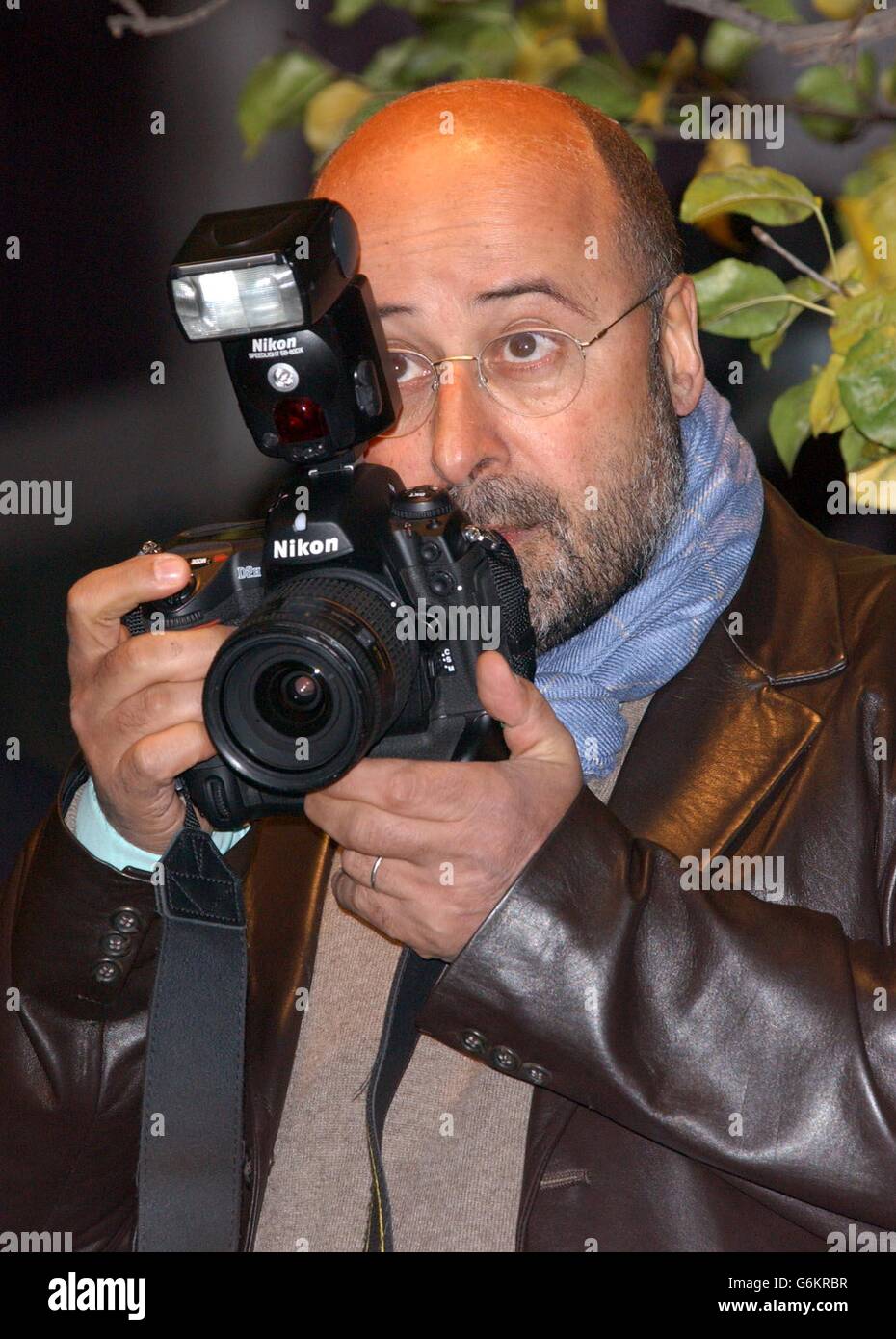 El fotógrafo de celebridades Richard Young durante el encendido de las  luces de Bond Street Fotografía de stock - Alamy