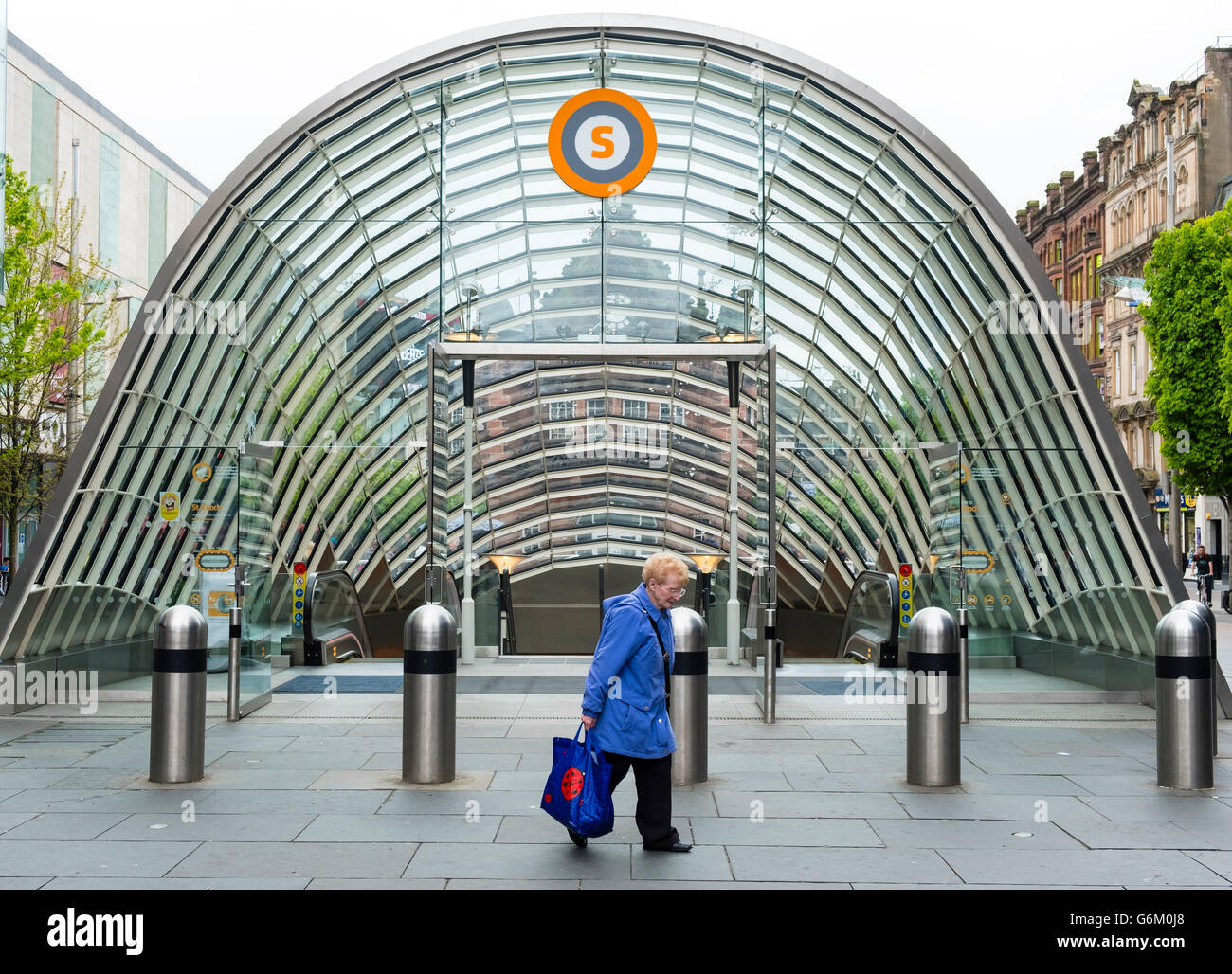 Entrada exterior a St Enoch en la estación de metro de Glasgow en Glasgow, Escocia, Reino Unido Foto de stock