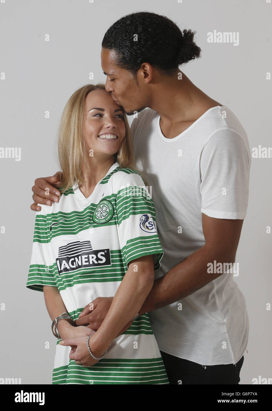 Virgil van Dijk de Celtic fotografió con su compañero Rike Nooitgedagt