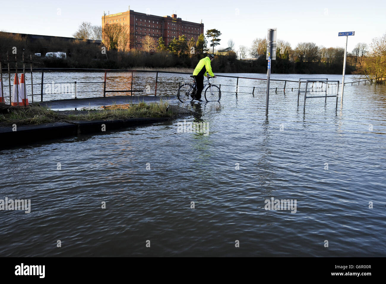 El río Avon en Bristol, inundaciones en los alrededores de las carreteras. Foto de stock