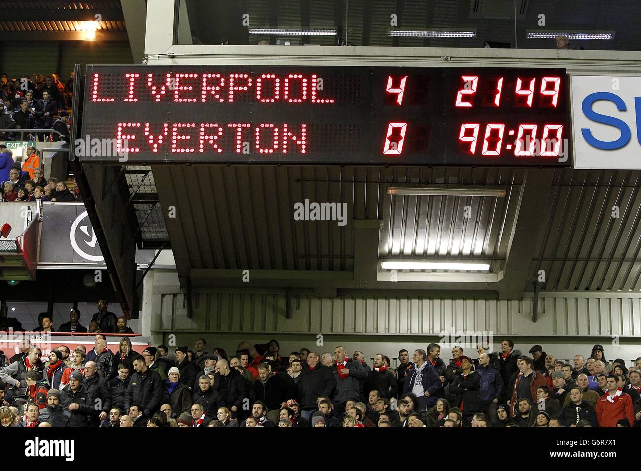 Vista general del marcador que lee 4-0 a Liverpool en la marca de 90 minutos Fotografía Alamy