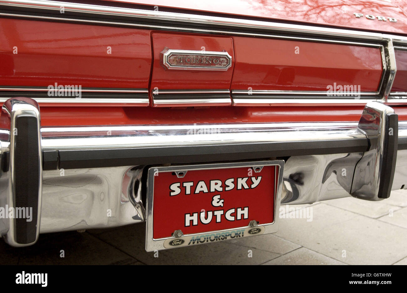 Location Ford Gran Torino Starsky & Hutch à Jassans-Riottier 01480