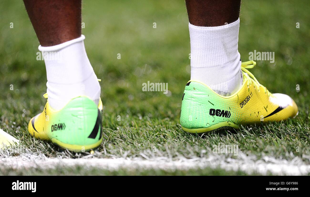 Vista detallada de las botas personalizadas del jugador de Galatasaray  Didier Drogba Fotografía de stock - Alamy