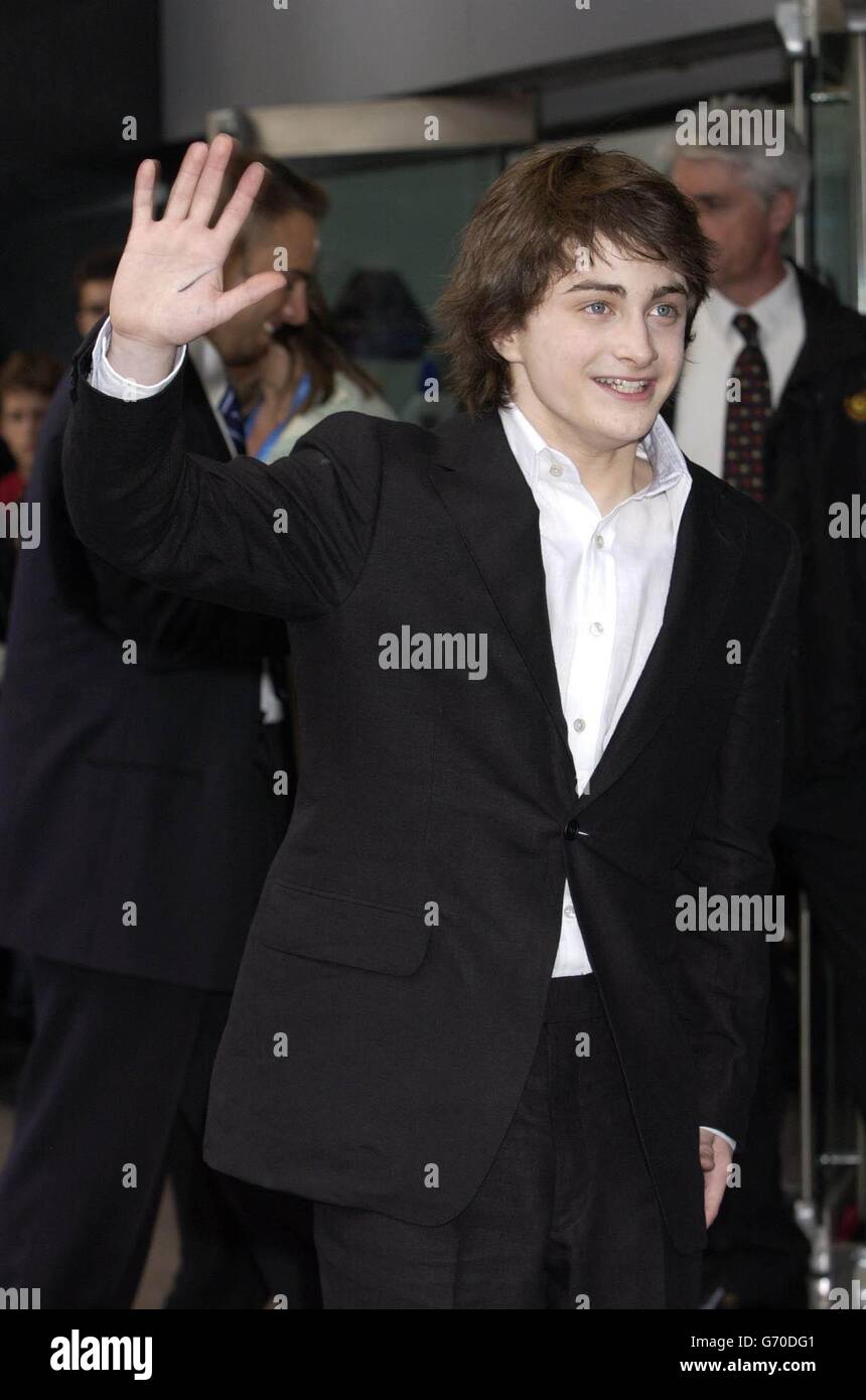 Estrella de la película Daniel Radcliffe llega para el estreno británico de Harry Potter y el preso de Azkaban en el Odeon Leicester Square en el centro de Londres, la tercera película de la serie de libros del autor JK Rowling sobre el niño mago. Foto de stock