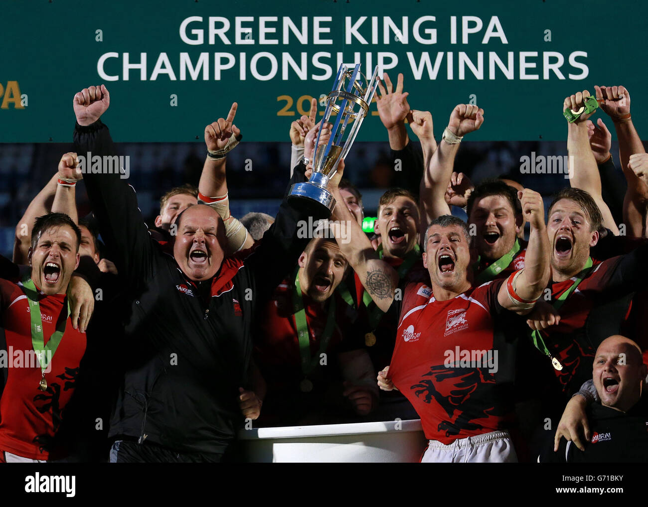 Los galeses de Londres celebran su victoria en la final del Campeonato Greene King IPA, segunda pierna en el Memorial Stadium, Bristol. Foto de stock