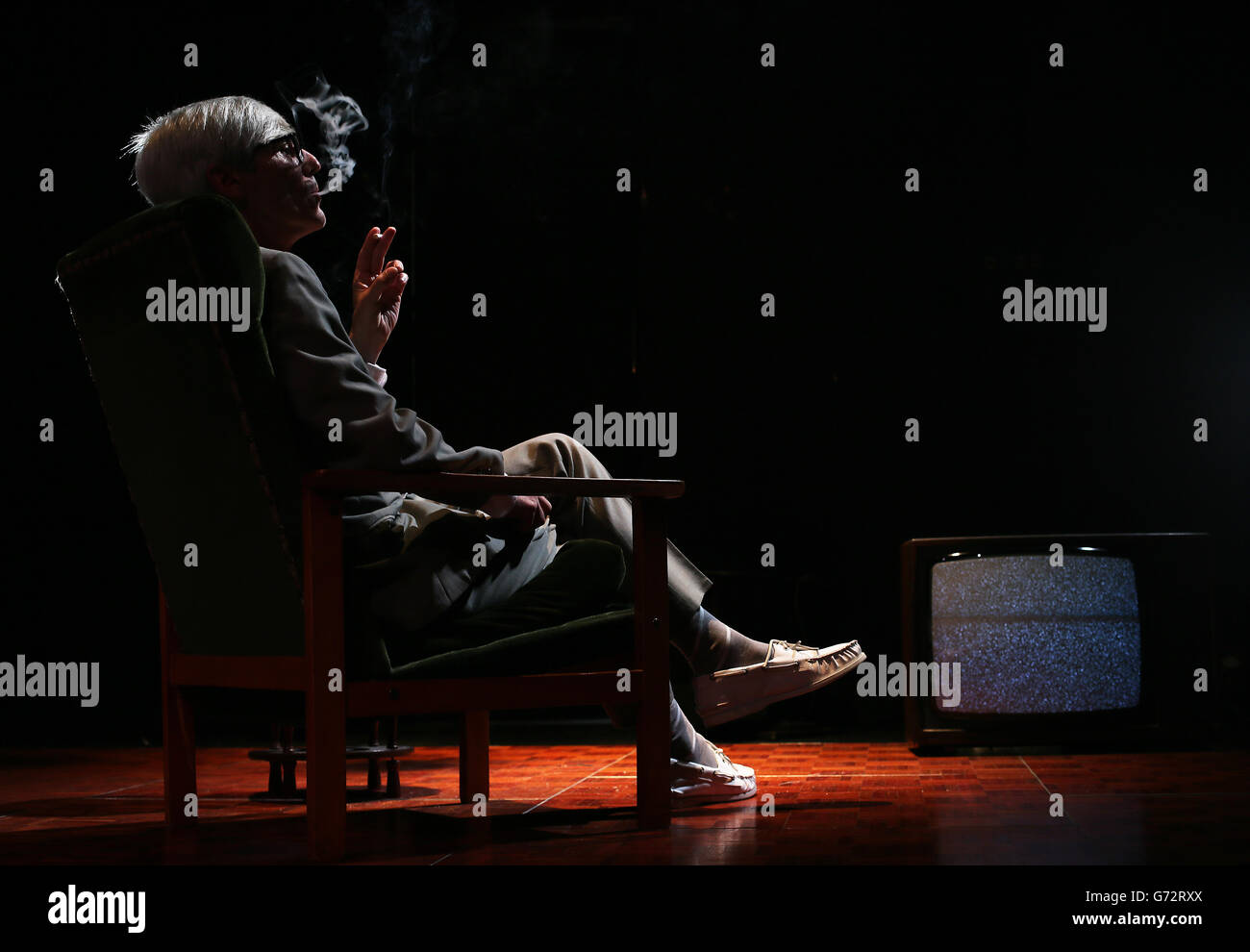 El bailarín Raymond Keane durante una vista previa de la 'Tundra' de Emma Martin Dance, que abrirá el 10º Festival de Danza de Dublín. Foto de stock