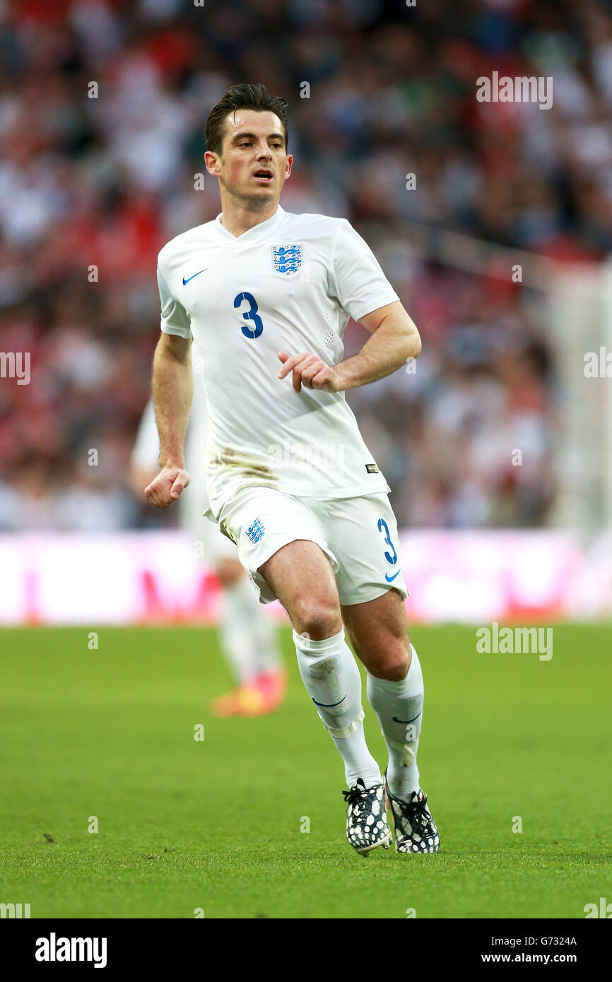 Fútbol - Copa Mundial 2014 - Friendly - England contra Peru - Estadio Wembley. Leighton Baines de Inglaterra en acción Foto de stock