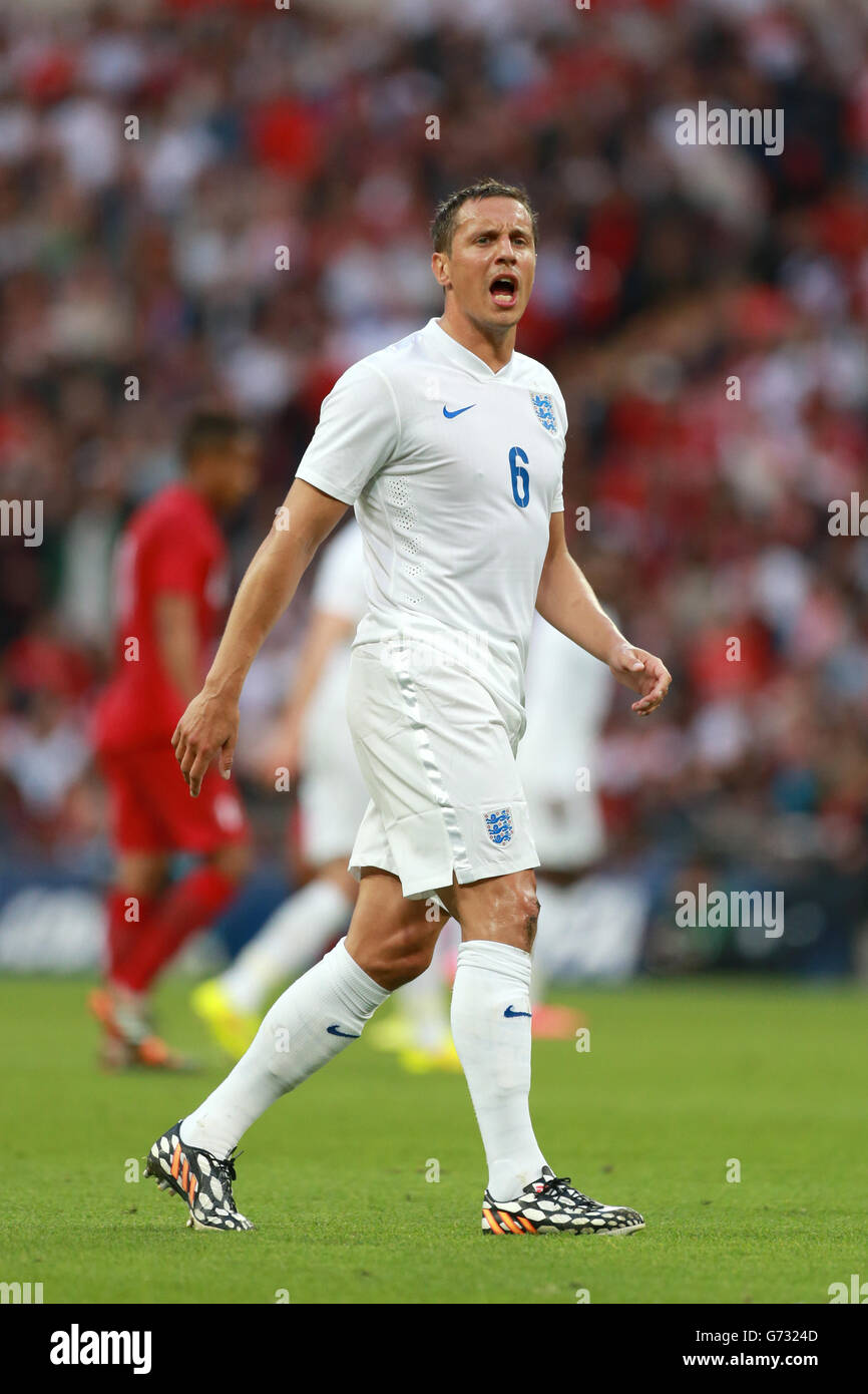 Fútbol - Copa Mundial 2014 - Friendly - England contra Peru - Estadio Wembley. Phil Jagielka de Inglaterra en acción Foto de stock