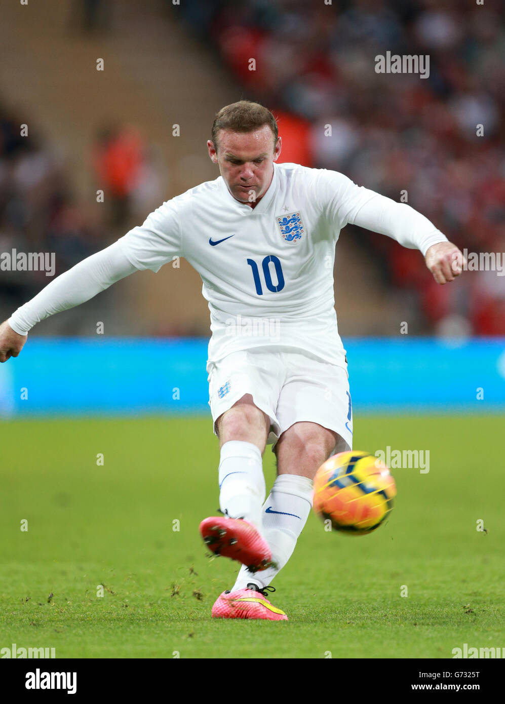 Fútbol - Copa Mundial 2014 - Friendly - England contra Peru - Estadio Wembley. Wayne Rooney de Inglaterra en acción Foto de stock