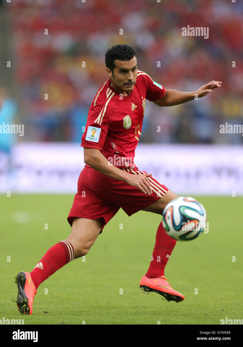 Fútbol - Copa Mundial de la FIFA 2014 - Grupo B - España contra Chile - Maracaná. Pedro de España en acción Foto de stock