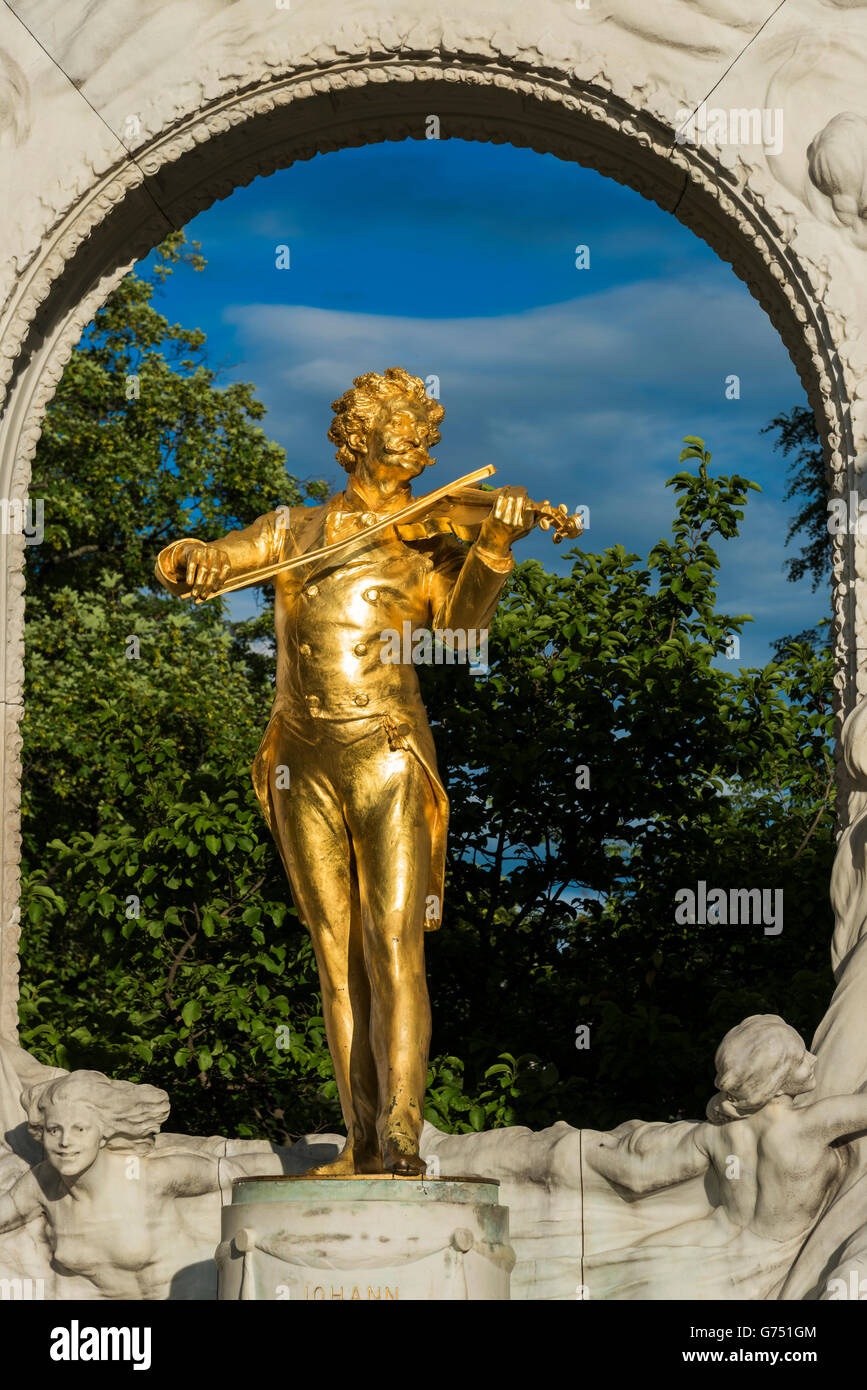 Johann Strauss monumento en el Stadtpark, Viena, Austria Foto de stock
