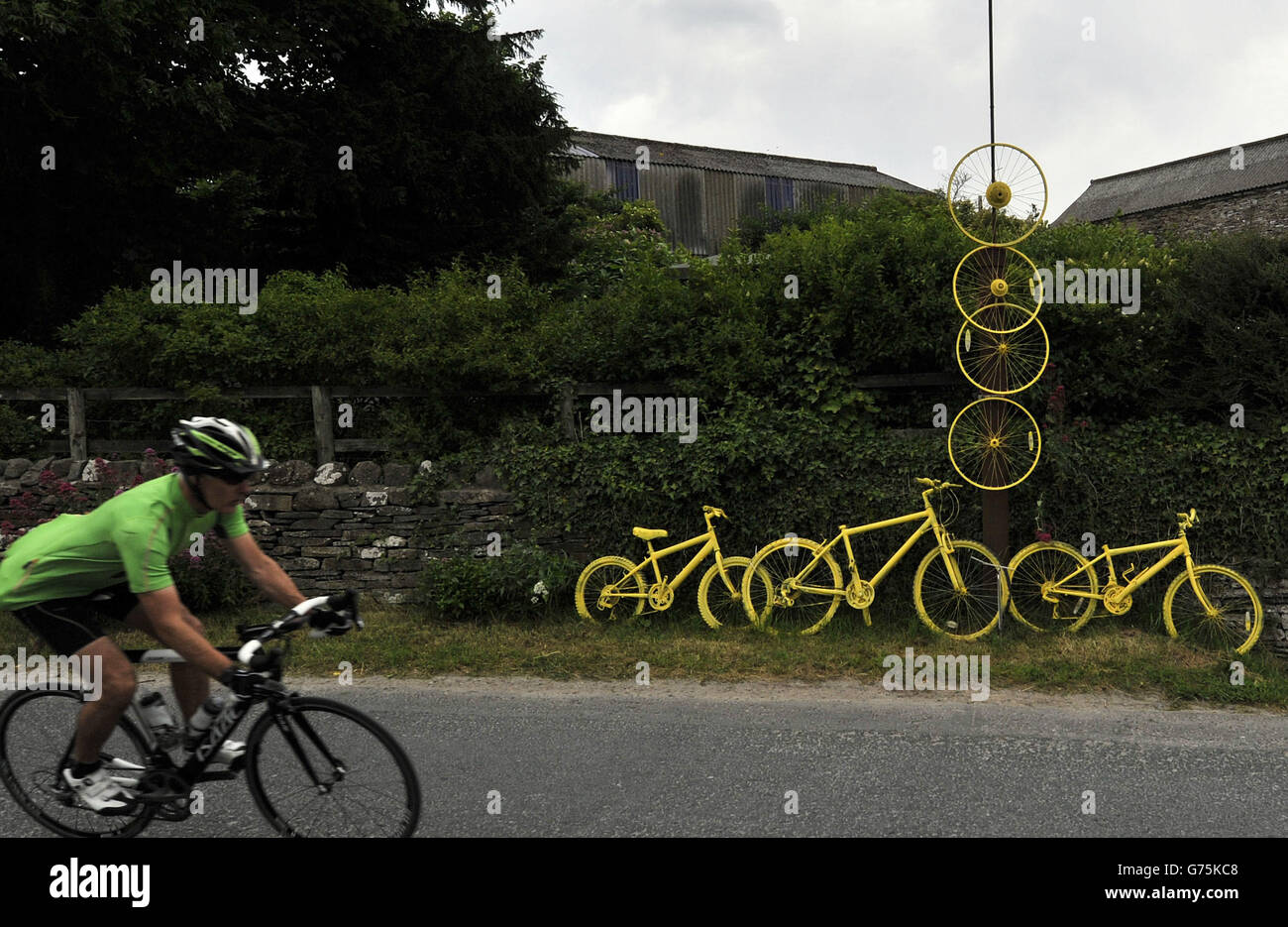 Ciclismo - Tour de Francia Previsiones - Día Tres. Esculturas en la carretera en Leyburn dedicado al Tour de Francia. Yorkshire, que acoge la famosa carrera Grand Depart el sábado. Foto de stock