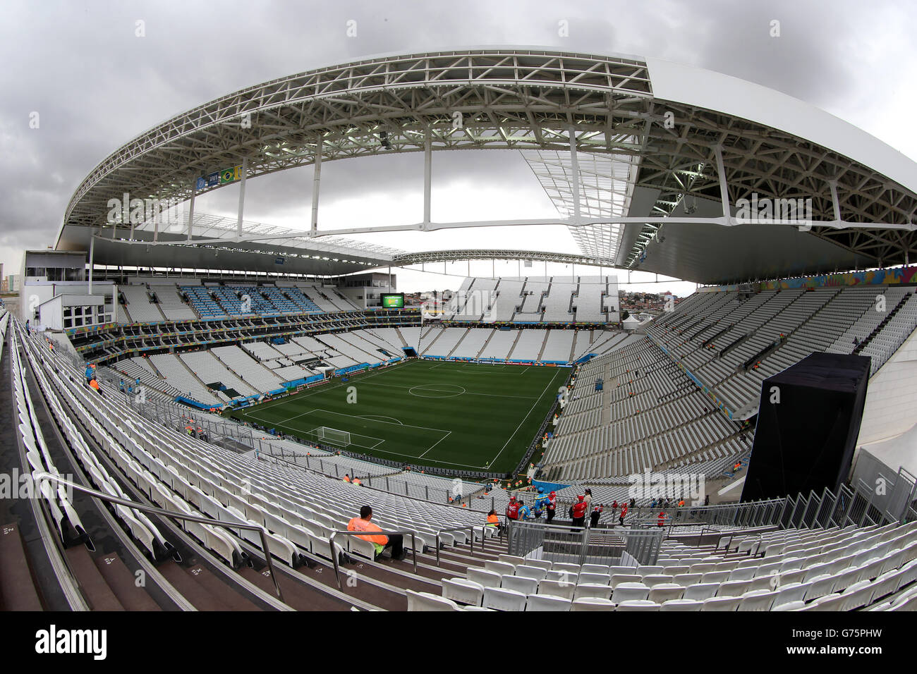 Fútbol - Copa Mundial de la FIFA 2014 - Semi Final - Países Bajos contra Argentina - Arena de Sao Paulo. Vista general de gran angular de la Arena de Sao Paulo Foto de stock