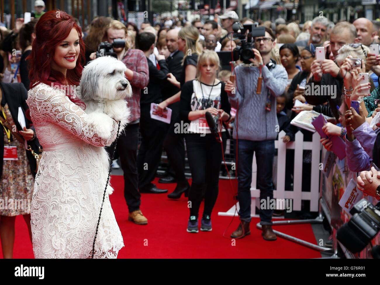 Ashleigh Butler y Pudsey asisten al estreno de Pudsey el perro: La película,  celebrado en Vue West End, Leicester Square, Londres Fotografía de stock -  Alamy