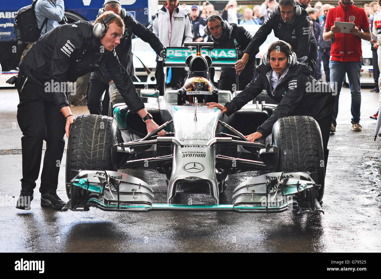 Pascal Wehrlein en el Festival de Velocidad de Goodwood 2016 conducir un coche de carreras de Fórmula 1 Mercedes Foto de stock