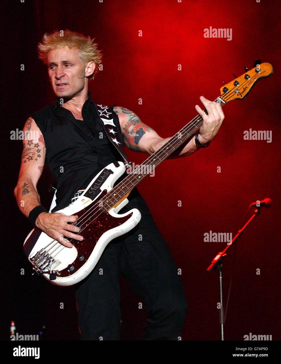 Mike dirnt of green day at the carling weekend fotografías e imágenes ...