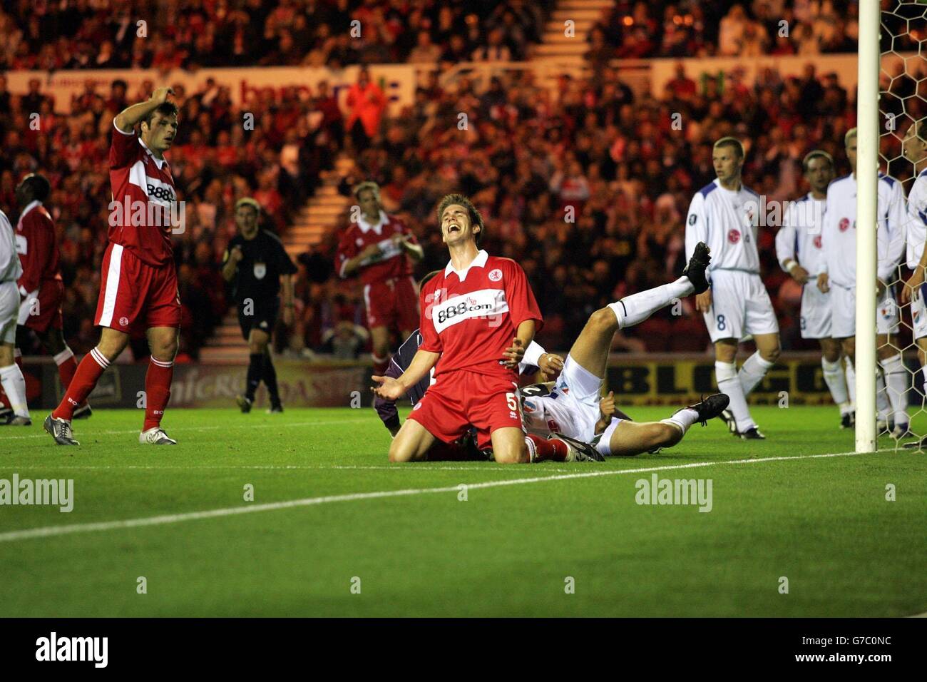 Chris Rigot, jugador de Middlesbrough, se arriesgue a perder una oportunidad durante la primera ronda de la Copa de la UEFA, primera pierna, empate en el Riverside Stadium, Middlesbrough. Foto de stock