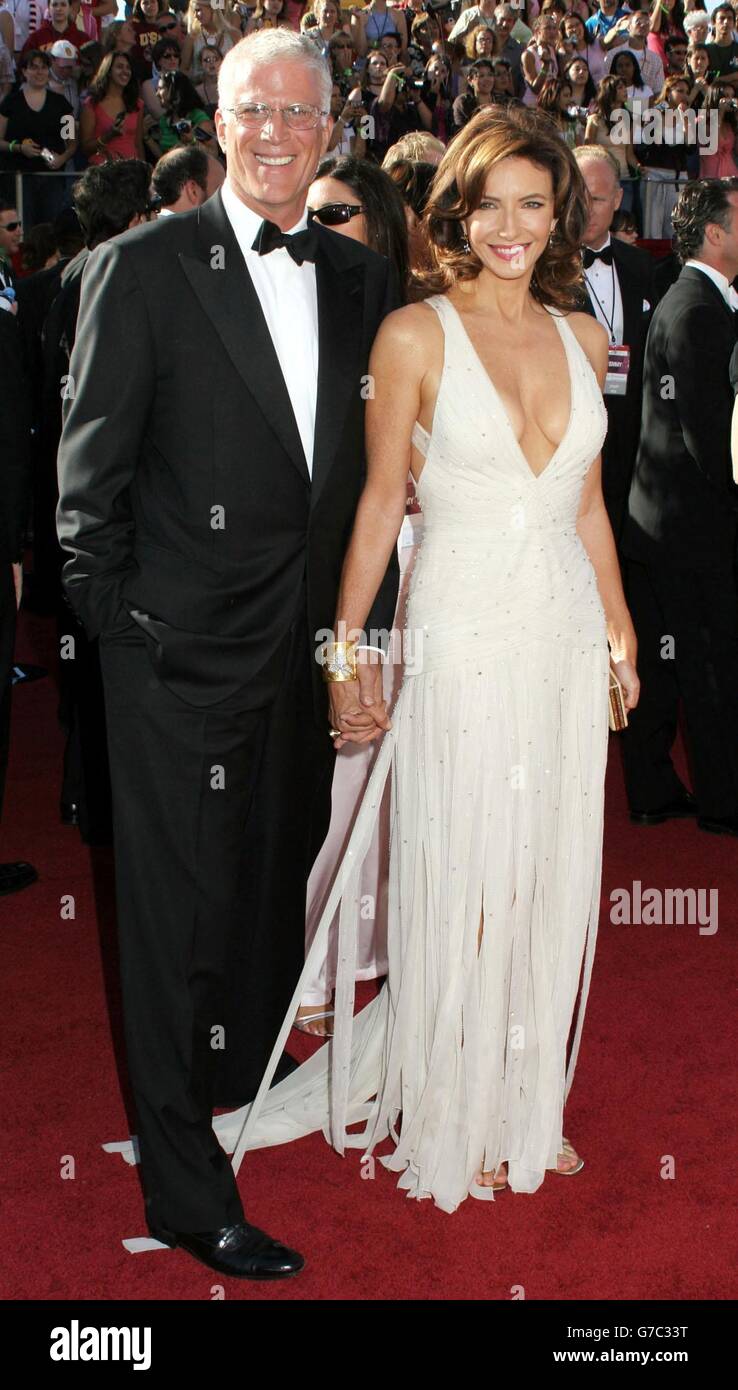 Los actores Ted Danson con su esposa Mary Steenburgen, llegan para los