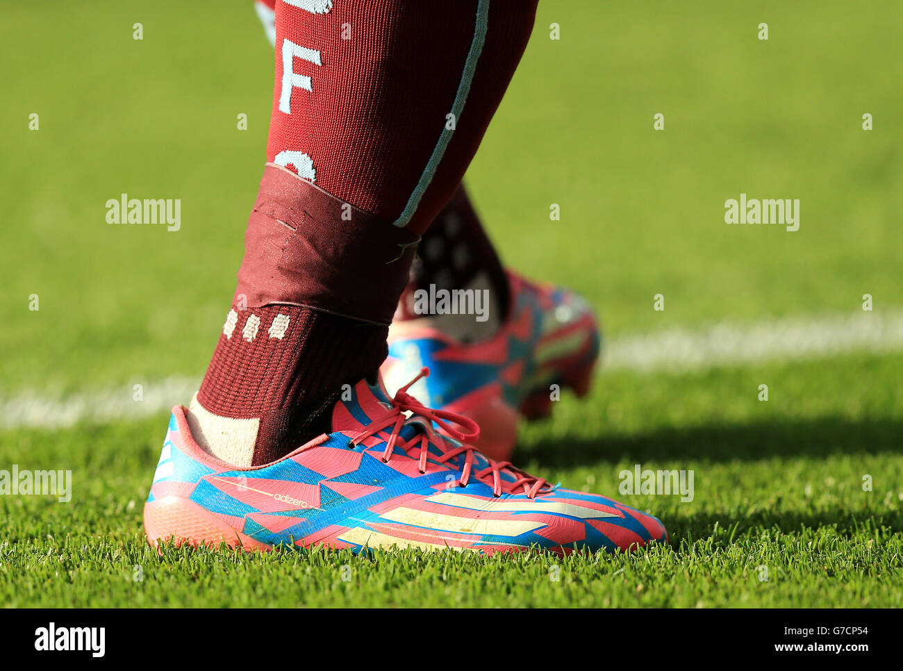 Una vista detallada de las botas adidas fotografías e imágenes de alta  resolución - Alamy