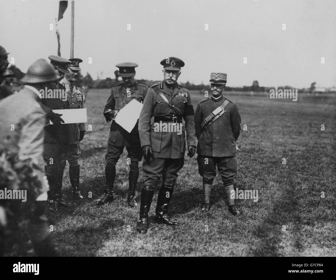 El duque de Connaught con el rey de Italia, representado en el frente italiano. Alrededor de 1917. Foto de stock