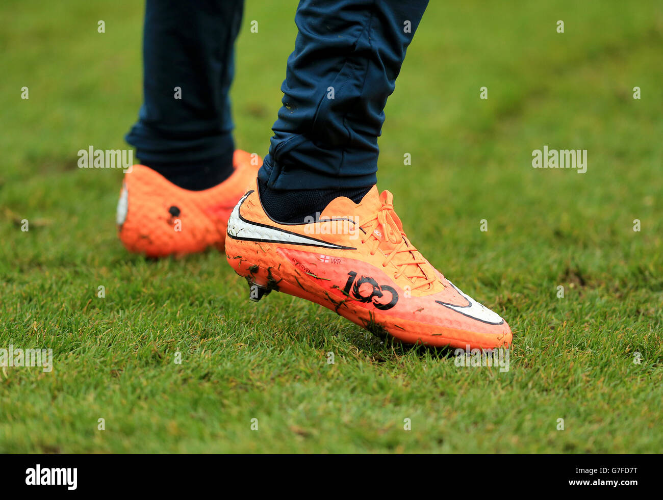 Las botas de fútbol Nike personalizadas del británico Wayne Rooney durante  una sesión de entrenamiento en St. George's Park, Burton-upon-Trent. PRENSA  FOTO DE ASOCIACIÓN. Fecha de la foto: Viernes 14 de noviembre