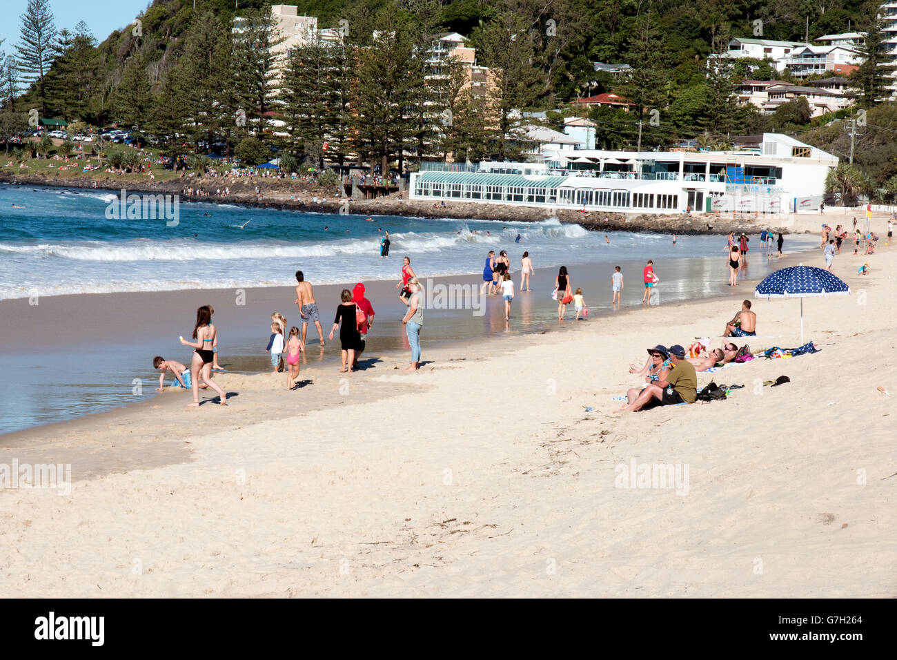La playa de Burleigh Heads en la región de la Costa de Oro de Australia Foto de stock