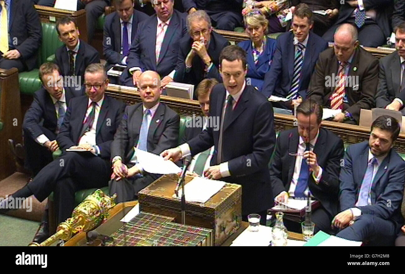 El Canciller del Tesoro, George Osborne, entrega su declaración de otoño a los diputados de la Cámara de los comunes, Londres. Foto de stock