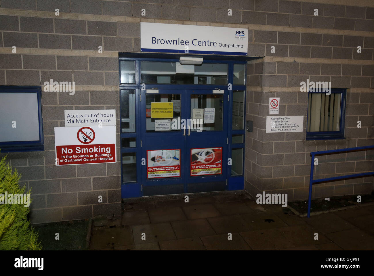 La entrada para la Unidad de Enfermedades Infecciosas Brownlee en el campus del Hospital de Gartnavel, Glasgow, donde un trabajador de salud que regresó de Sierra Leona anoche está recibiendo tratamiento después de ser diagnosticado con Ebola. Foto de stock