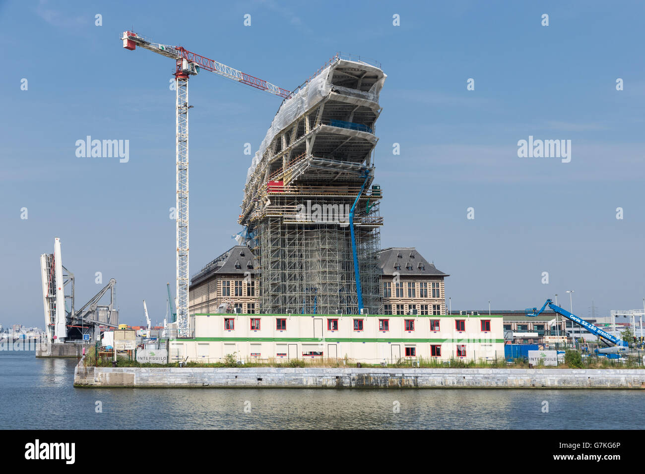 Sitio de construcción de nuevas y modernas oficinas de embarque en el puerto de Antwerp, Bélgica. Foto de stock
