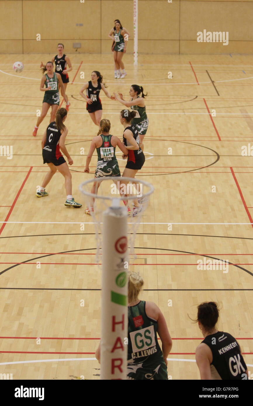 Netball - Superliga - Team Northumbria contra Celtic Dragons - Sport Central Northumbria. Acción de coincidencia general. Foto de stock