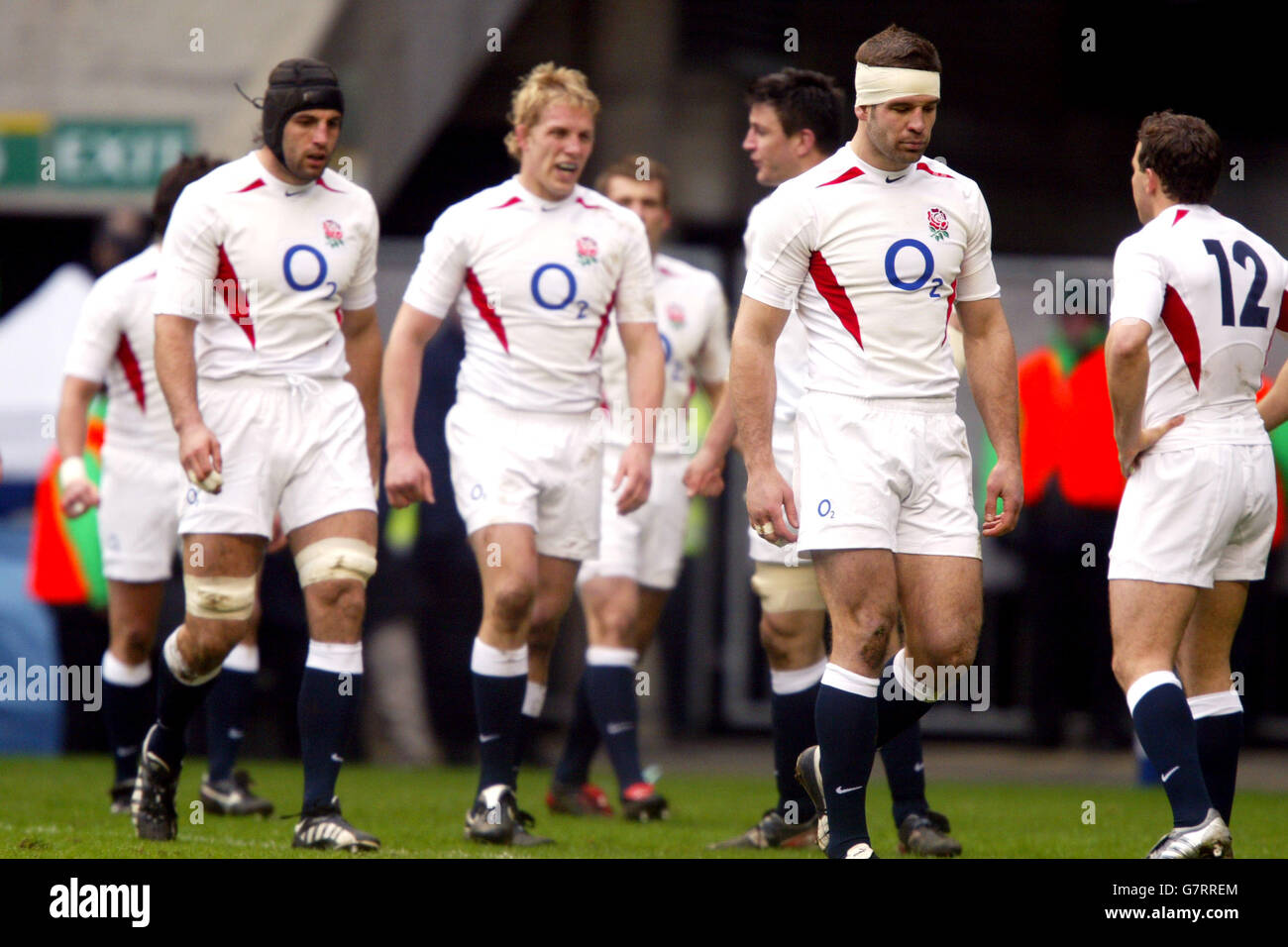 Rugby Union - RBS 2005 Nations Championship 6 - England contra Francia - Twickenham. Los jugadores de Inglaterra vuelven a la línea de meta Foto de stock