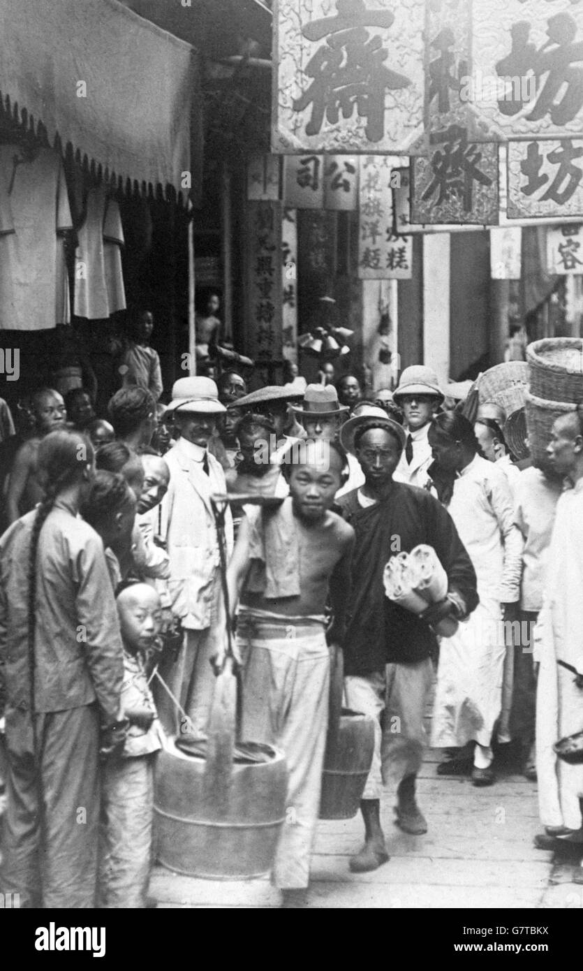 Noticias - Hankow, China. Una escena callejera en Hankow, China, en 1911. Foto de stock