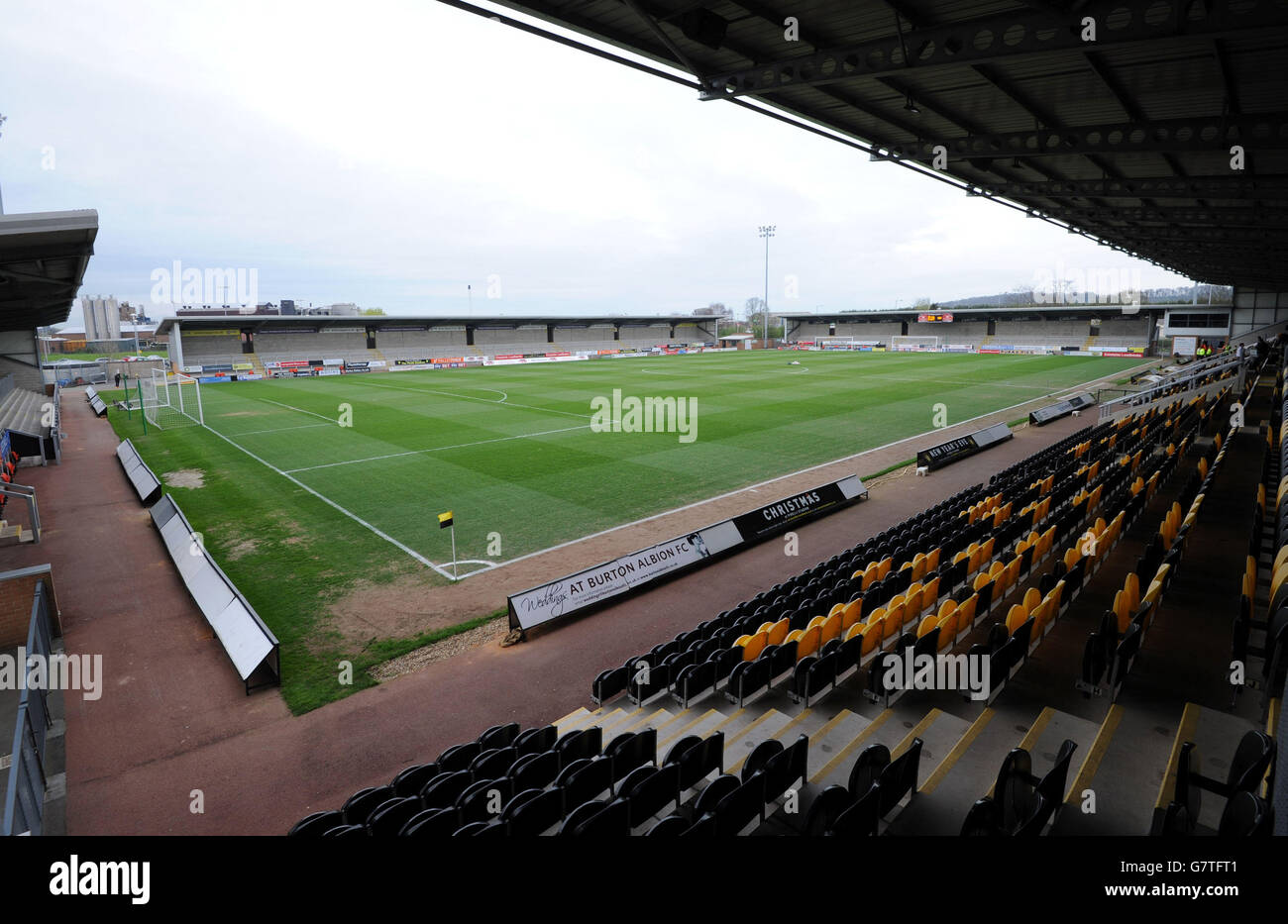 Fútbol - Liga dos apuestas Sky - Burton Albion v Carlisle United - Pirelli Stadium Foto de stock