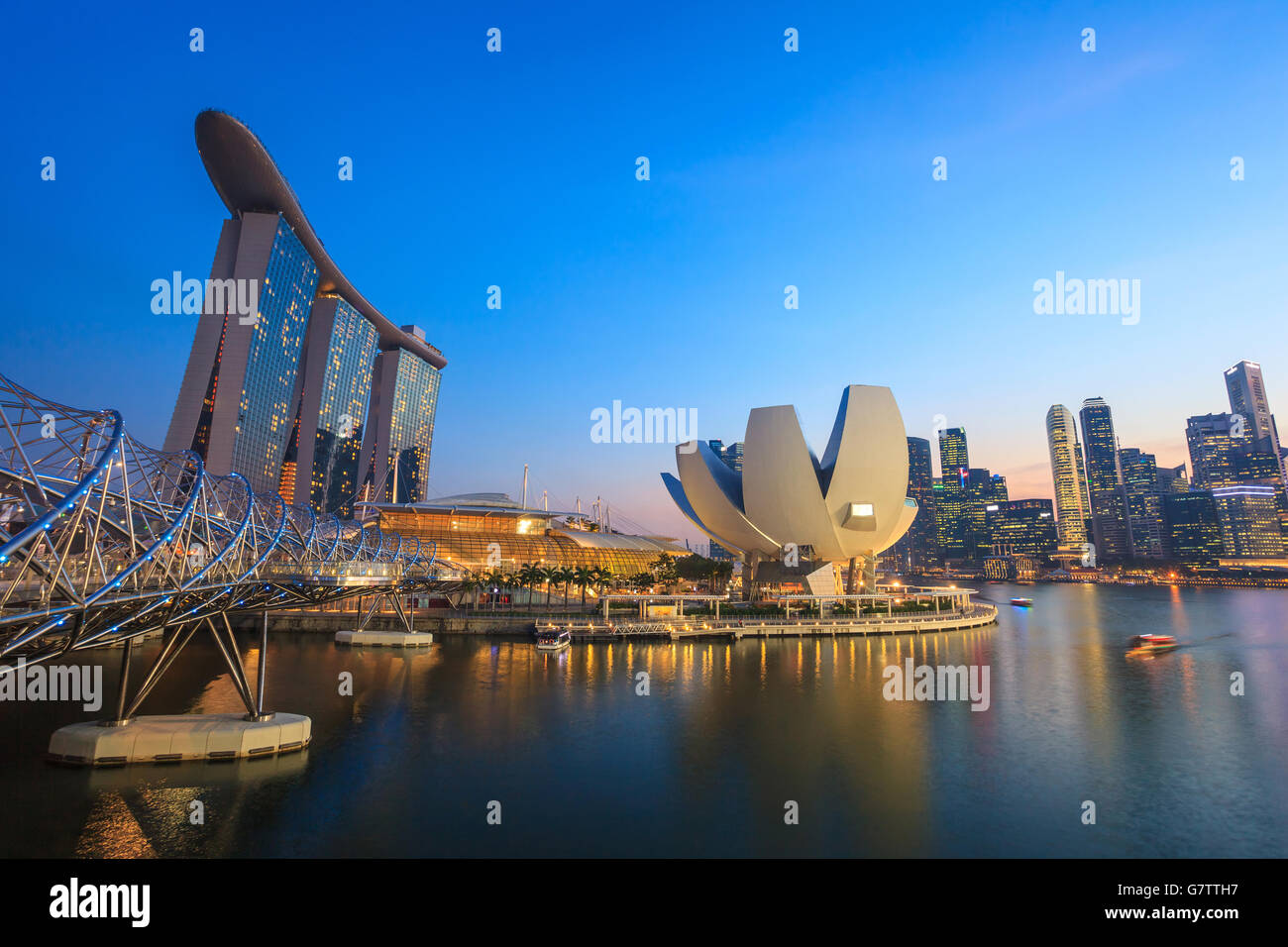 Vistas del horizonte de la ciudad de Singapur en Marina Bay Foto de stock