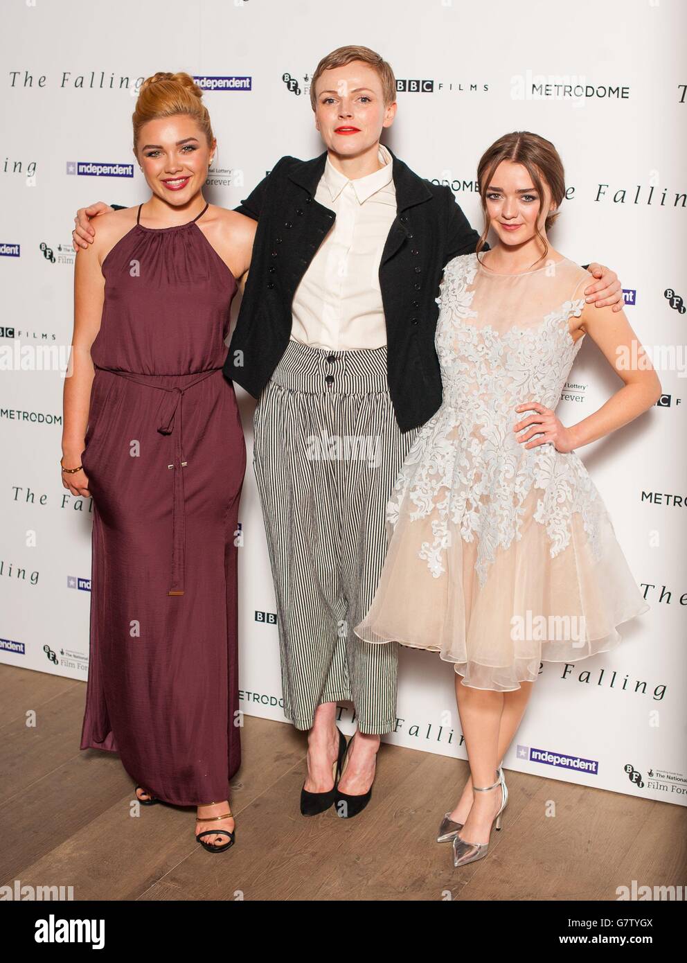 Maisie Williams Películas Y Programas De Televisión De izquierda a derecha) Florence Pugh, Maxine Peake y Maisie Williams  llegando a una proyección de la caída, en el Ham Yard Hotel, Londres  Fotografía de stock - Alamy
