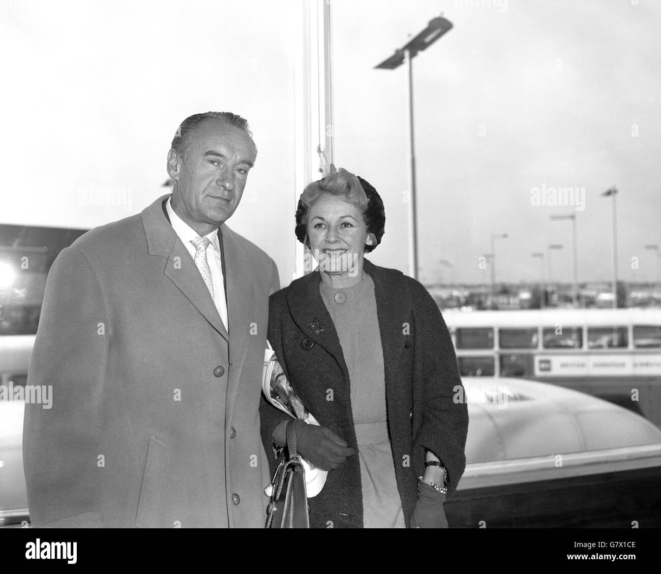 Cine - George Sanders - Aeropuerto de Londres Foto de stock