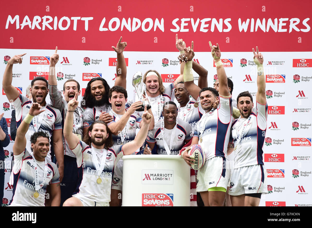 Rugby Union - Marriott London Sevens - Día Dos - Estadio Twickenham. Estados Unidos de América celebra ganar el Marriott London Sevens en el Twickenham Stadium de Londres. Foto de stock