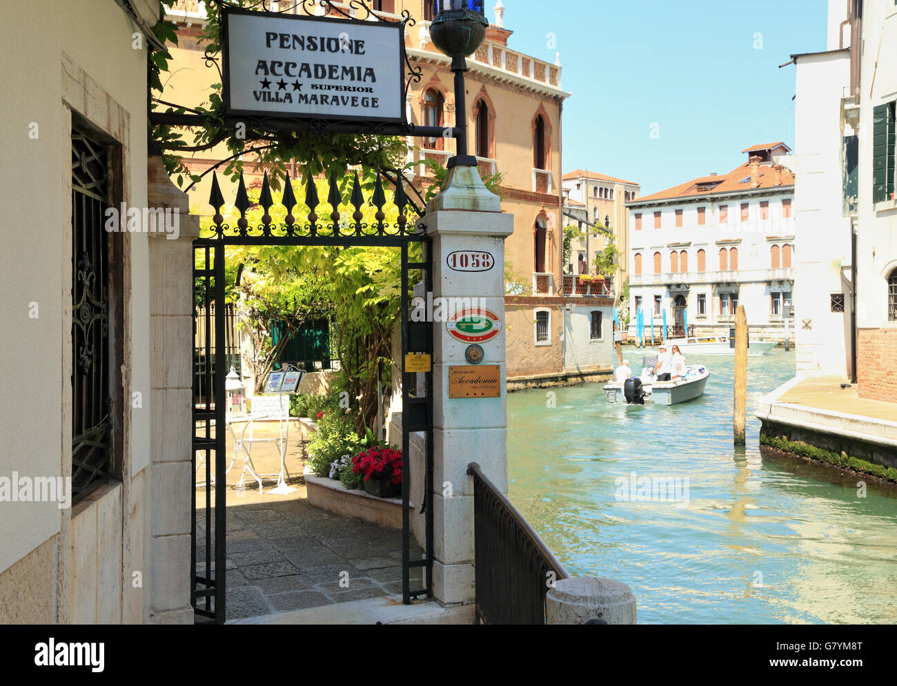 Pensione Accademia Villa Maravege Venecia Foto de stock